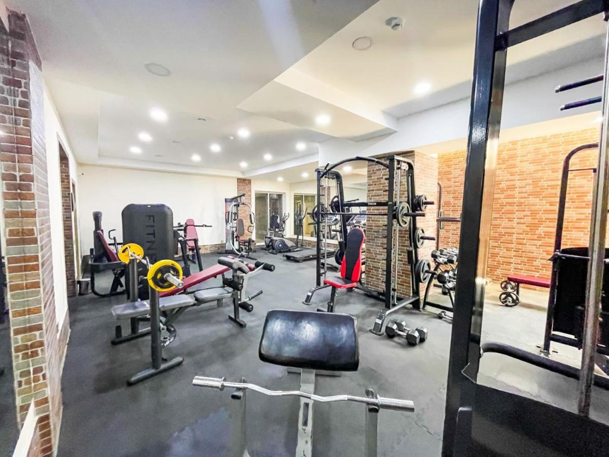 فندق بريمير بالاس باكو المظهر الخارجي الصورة The gym at the school