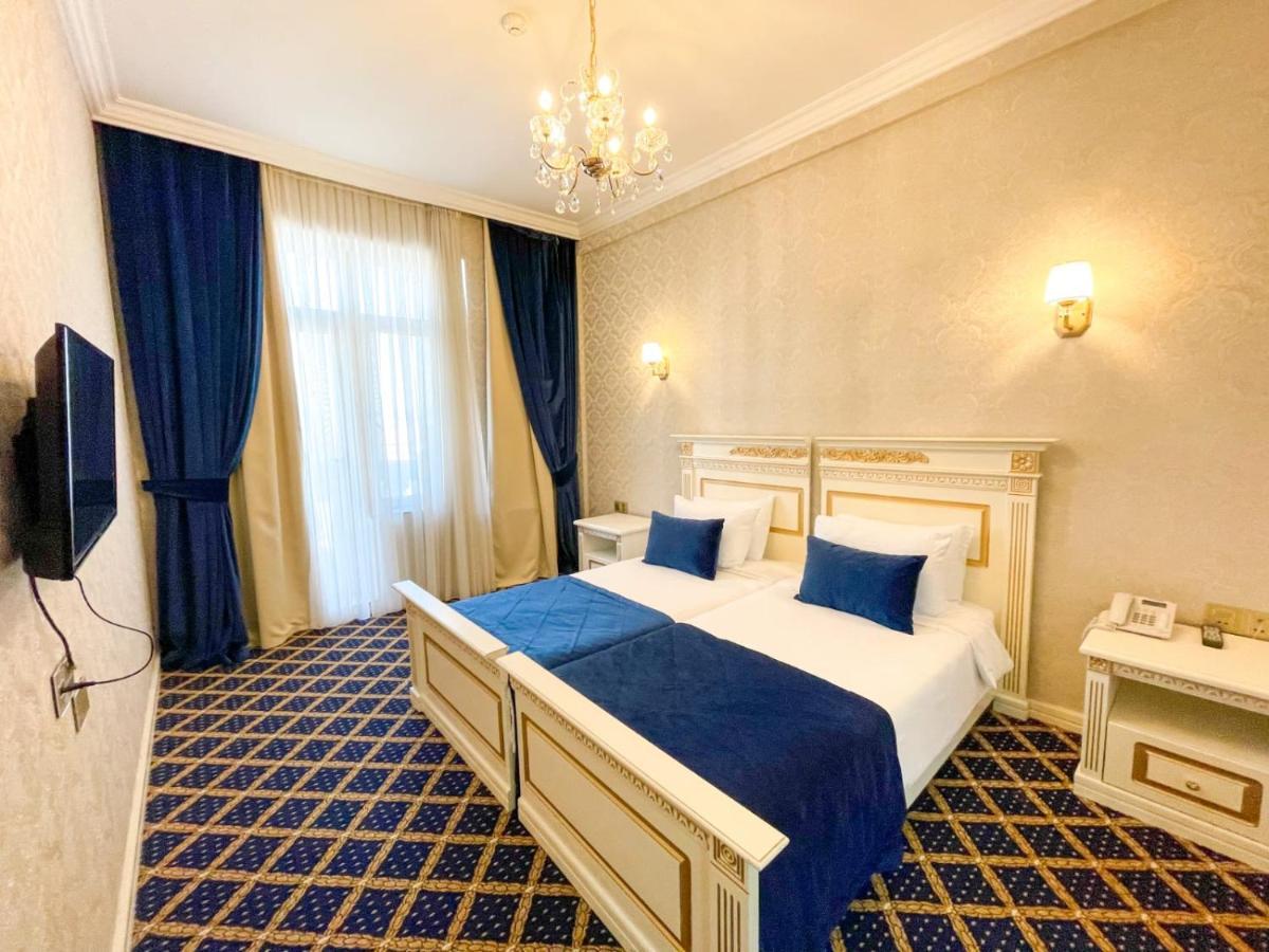 فندق بريمير بالاس باكو المظهر الخارجي الصورة A room at the hotel