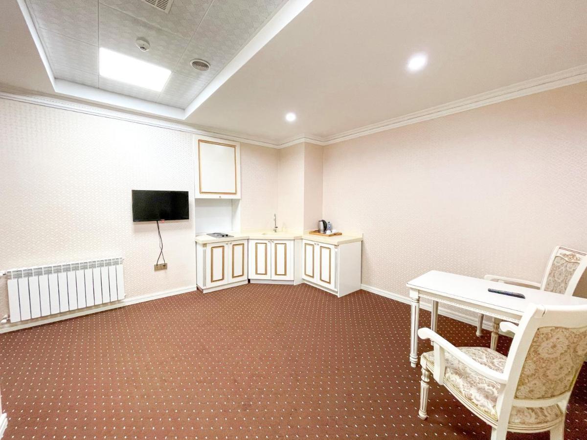 فندق بريمير بالاس باكو المظهر الخارجي الصورة A room in the hotel